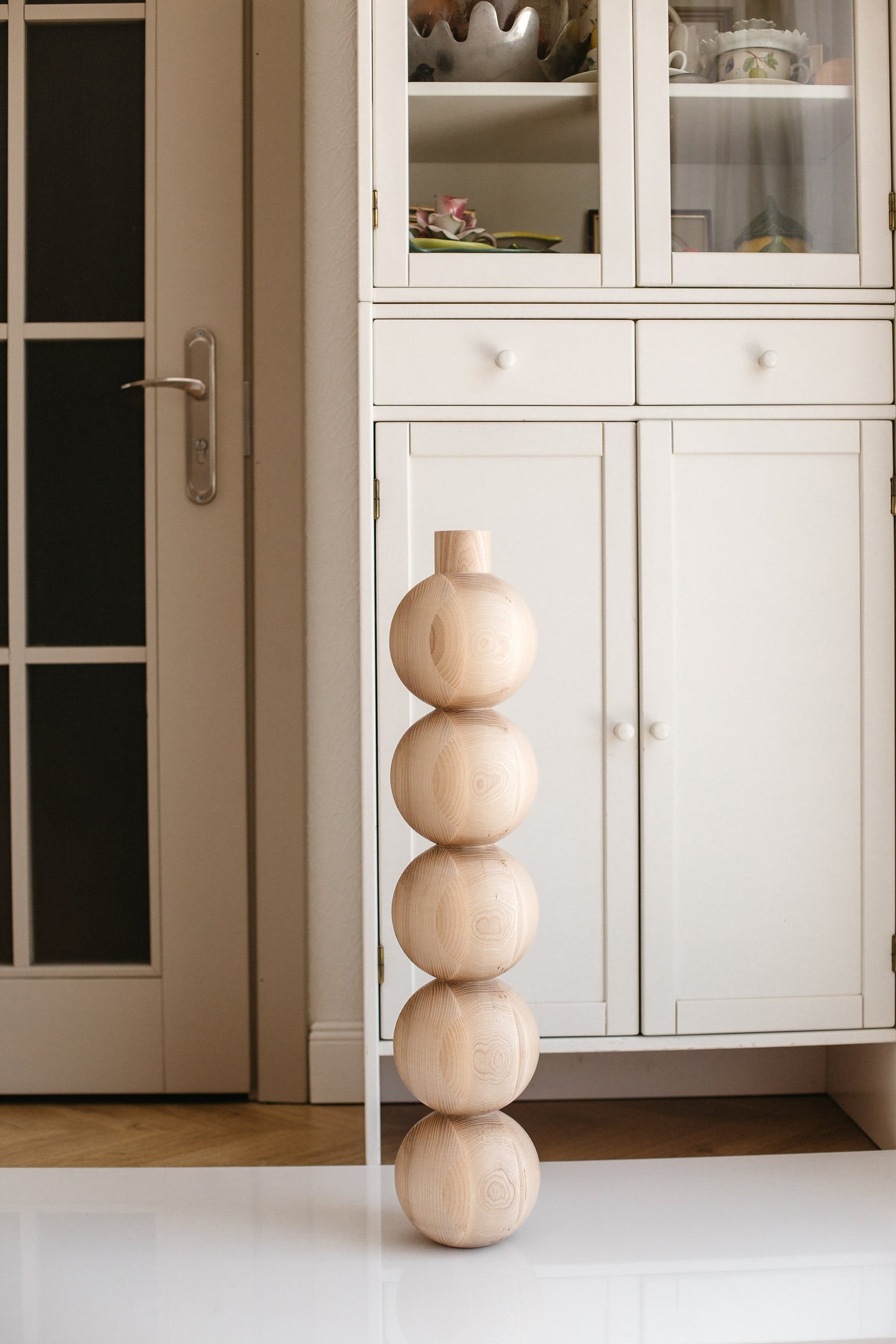 Wooden Furniture Leg with Five Sphere Details – Lathe-Turned Design, H730 mm