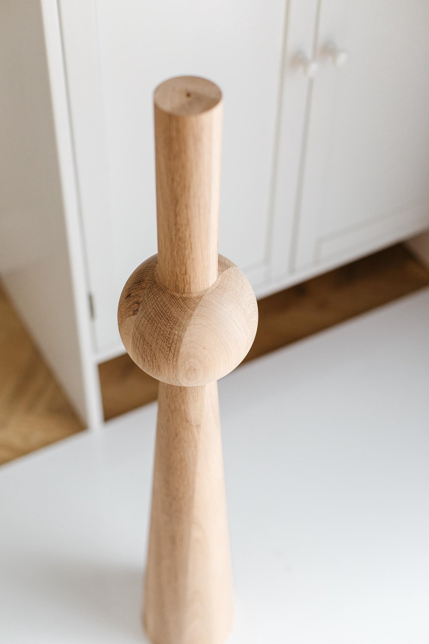 Wooden Furniture Leg with Sphere Detail – Lathe-Turned Table Support, H760 mm