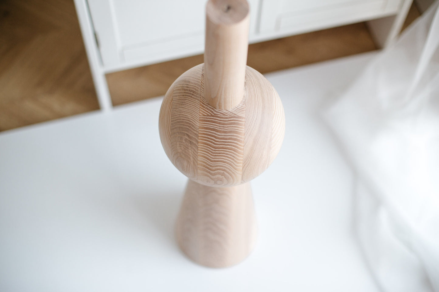 Tapered Wooden Furniture Leg with Sphere Detail – Lathe-Turned Design, H670 mm