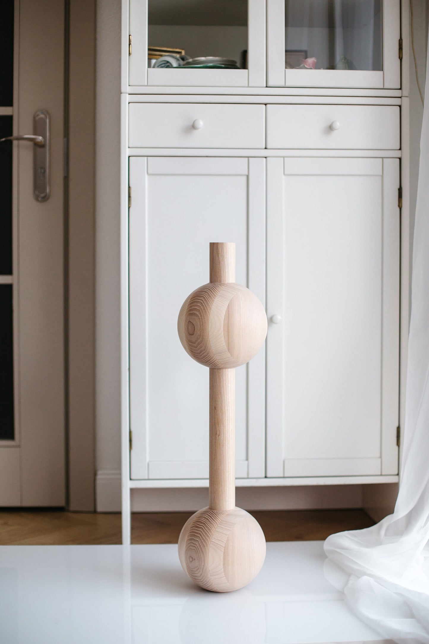 Wooden Furniture Leg with Double Sphere Detail – Lathe-Turned Design, H670 mm