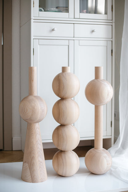 Tapered Wooden Furniture Leg with Sphere Detail – Lathe-Turned Design, H670 mm