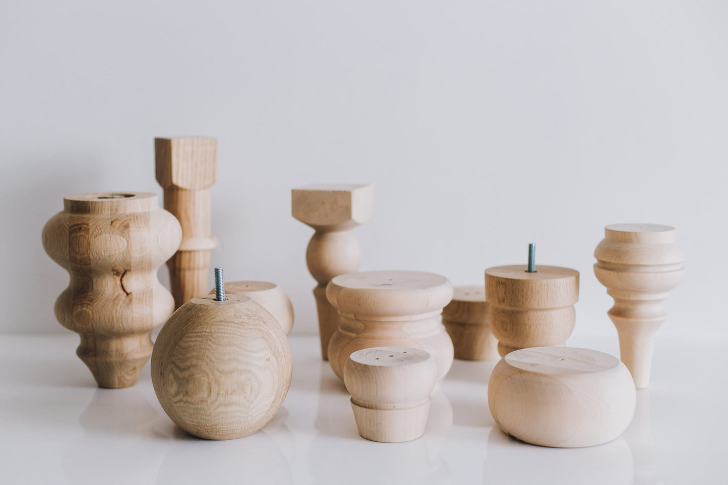 Round Turned Wooden Furniture Leg with Ball Detail – Lathe-Turned Design, H180 mm