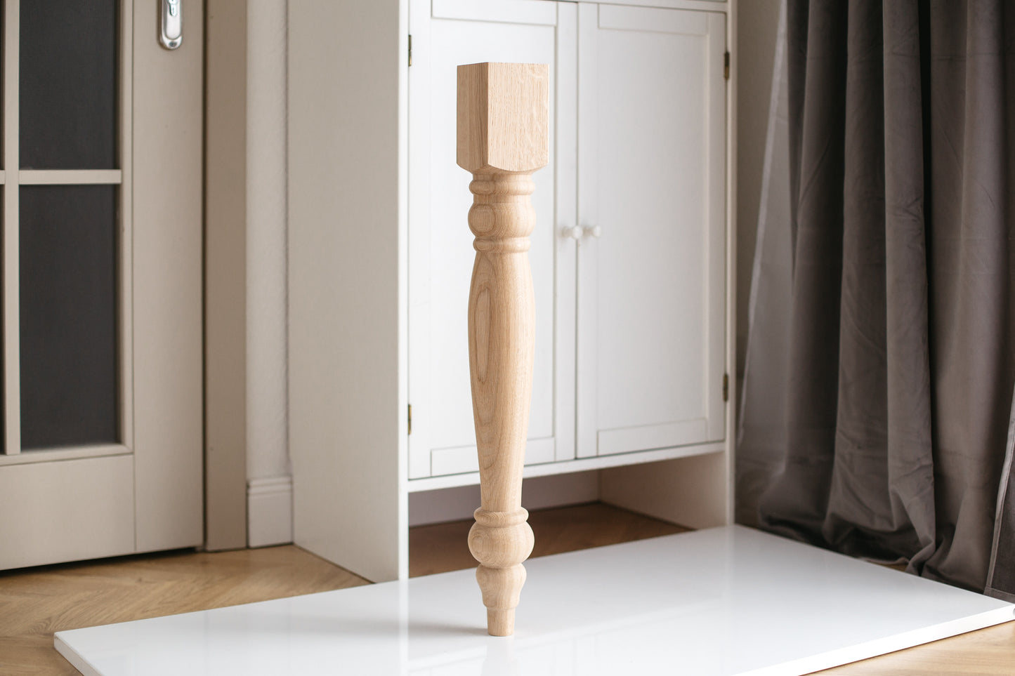 Classic Wooden Table Leg – Lathe-Turned Furniture Support, H740 mm