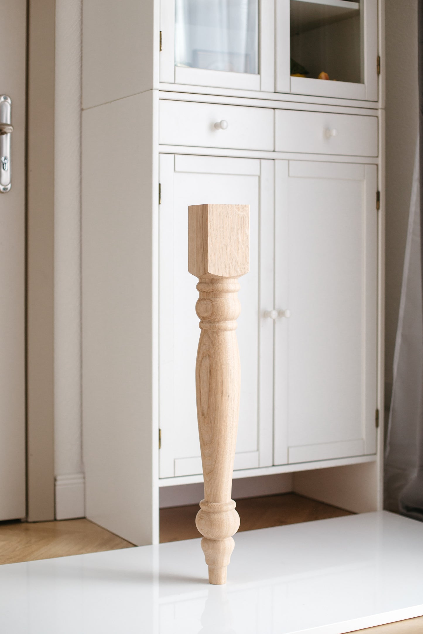 Classic Wooden Table Leg – Lathe-Turned Furniture Support, H740 mm