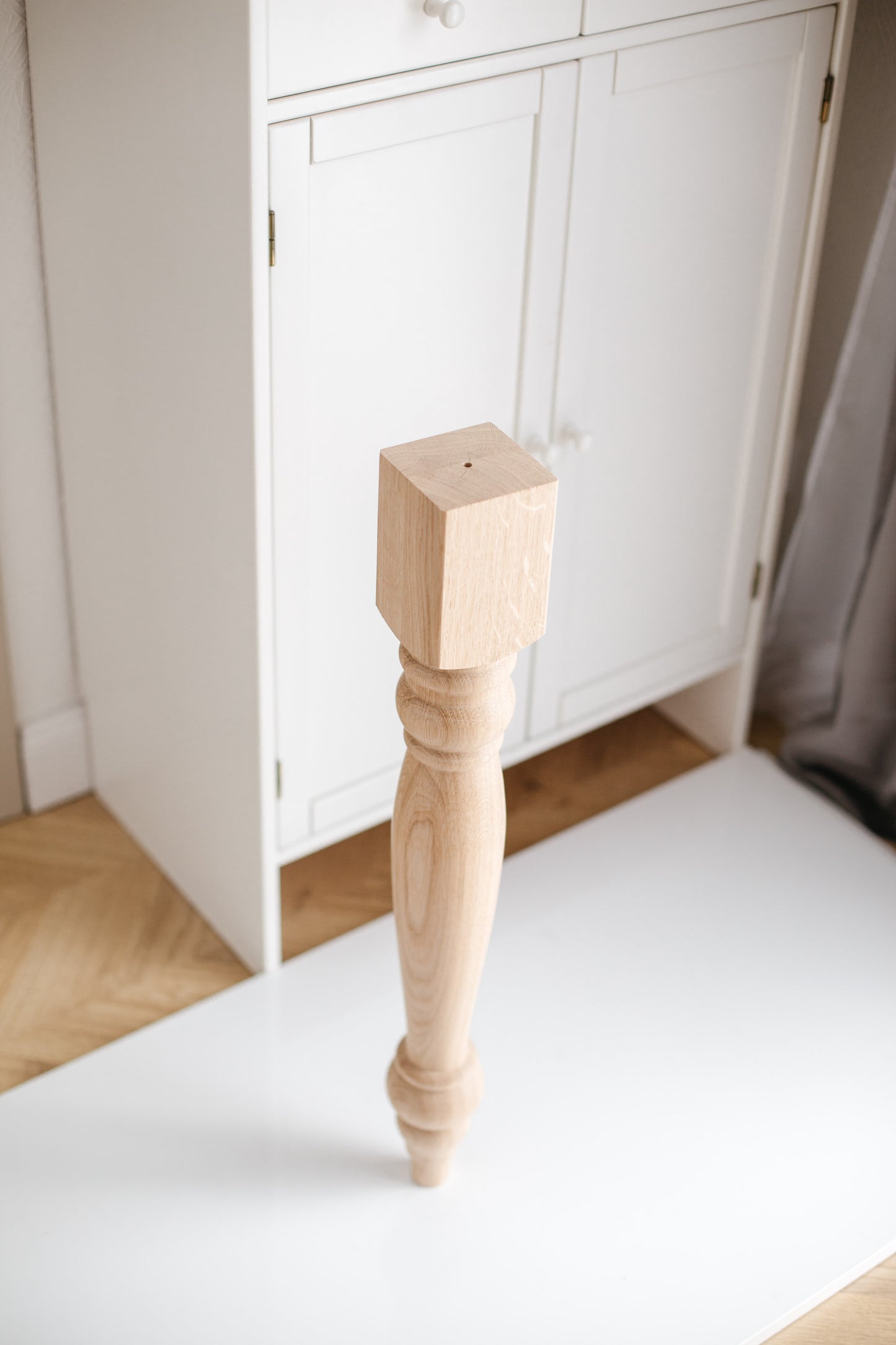 Classic Wooden Table Leg – Lathe-Turned Furniture Support, H740 mm