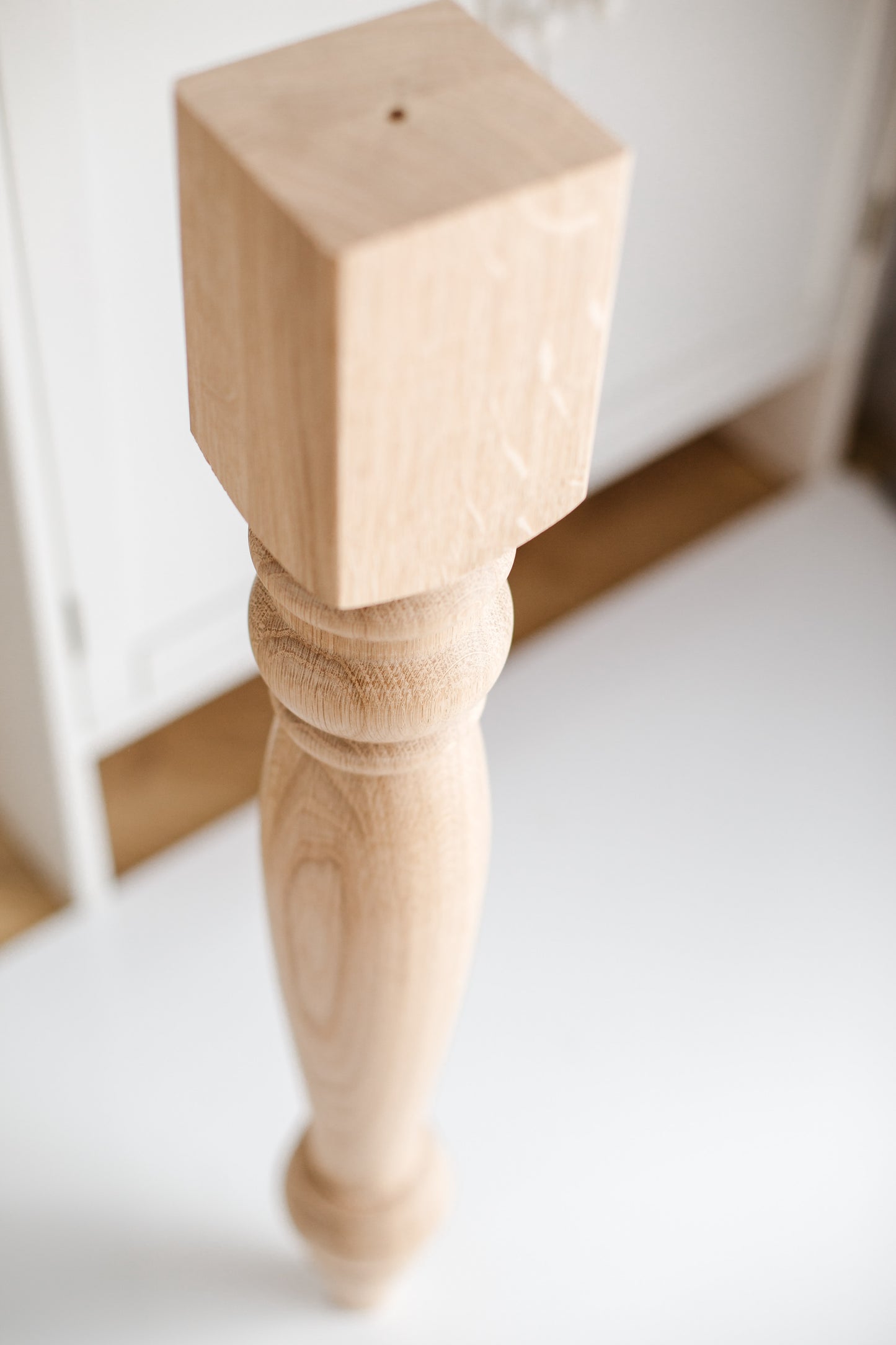 Classic Wooden Table Leg – Lathe-Turned Furniture Support, H740 mm