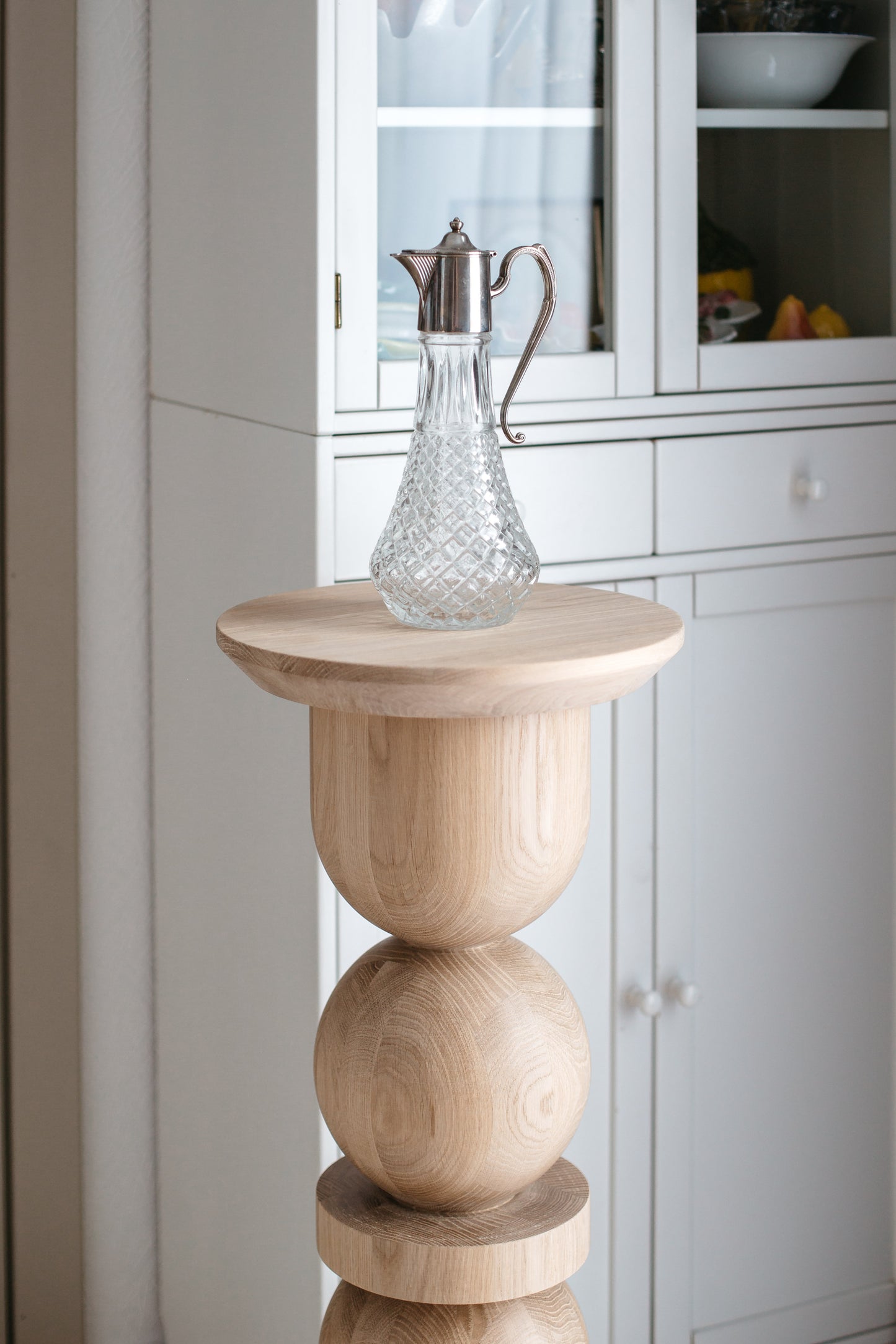 Wooden Pedestal Stand – Side Table or Plant Holder, Lathe-Turned Design, H900 mm