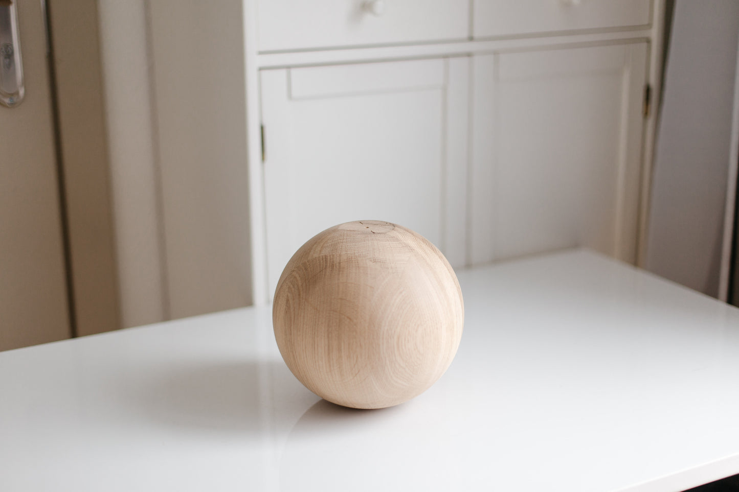 Round Turned Wooden Furniture Leg with Ball Detail – Lathe-Turned Design, H180 mm