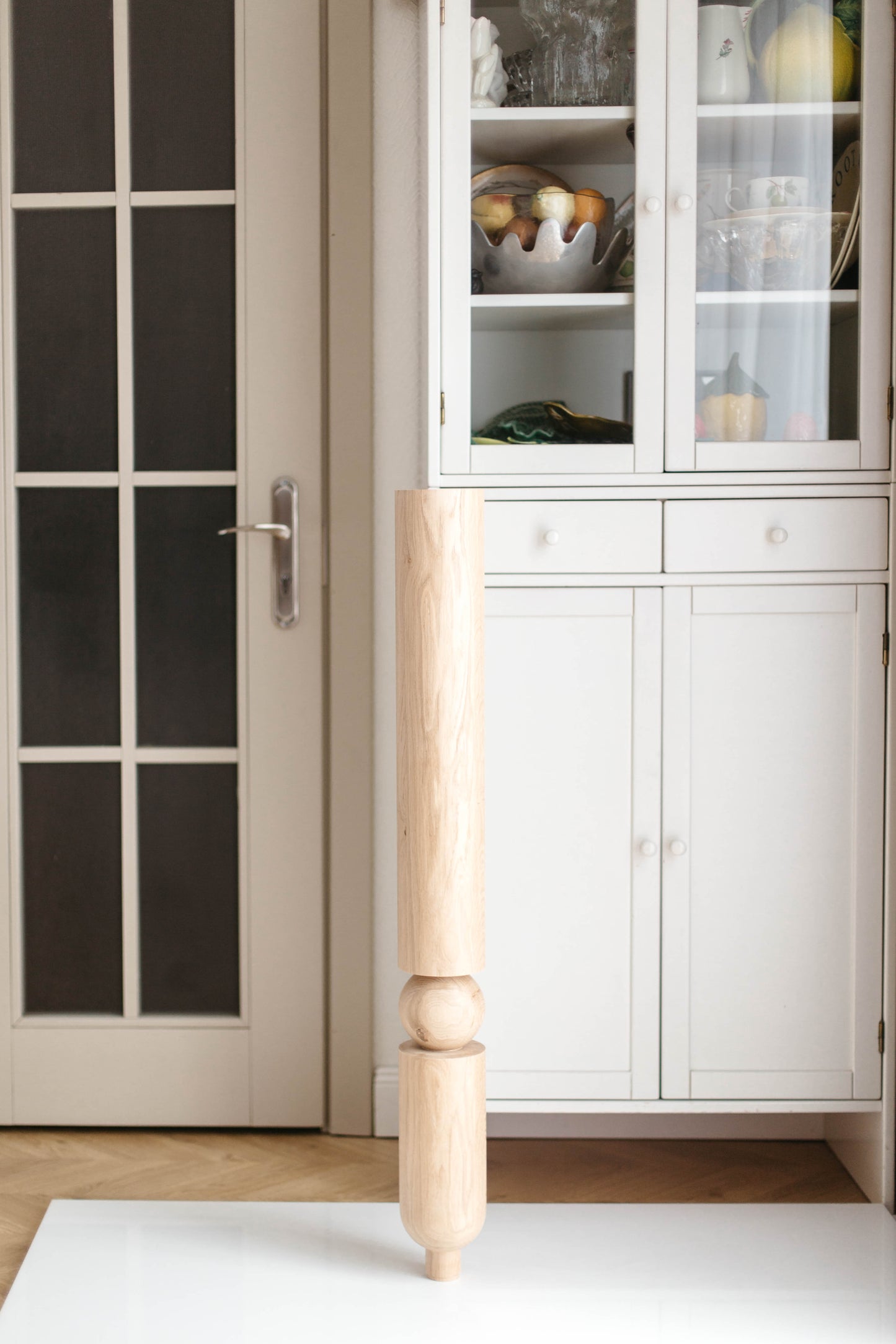 Turned Wooden Table Leg – Rounded Sphere, 1000 mm