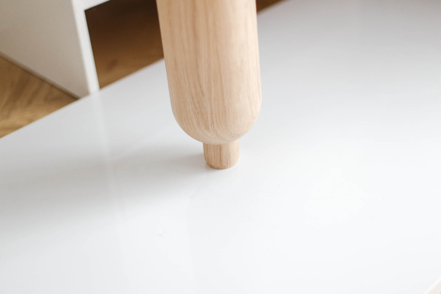 Turned Wooden Table Leg – Rounded Sphere, 1000 mm