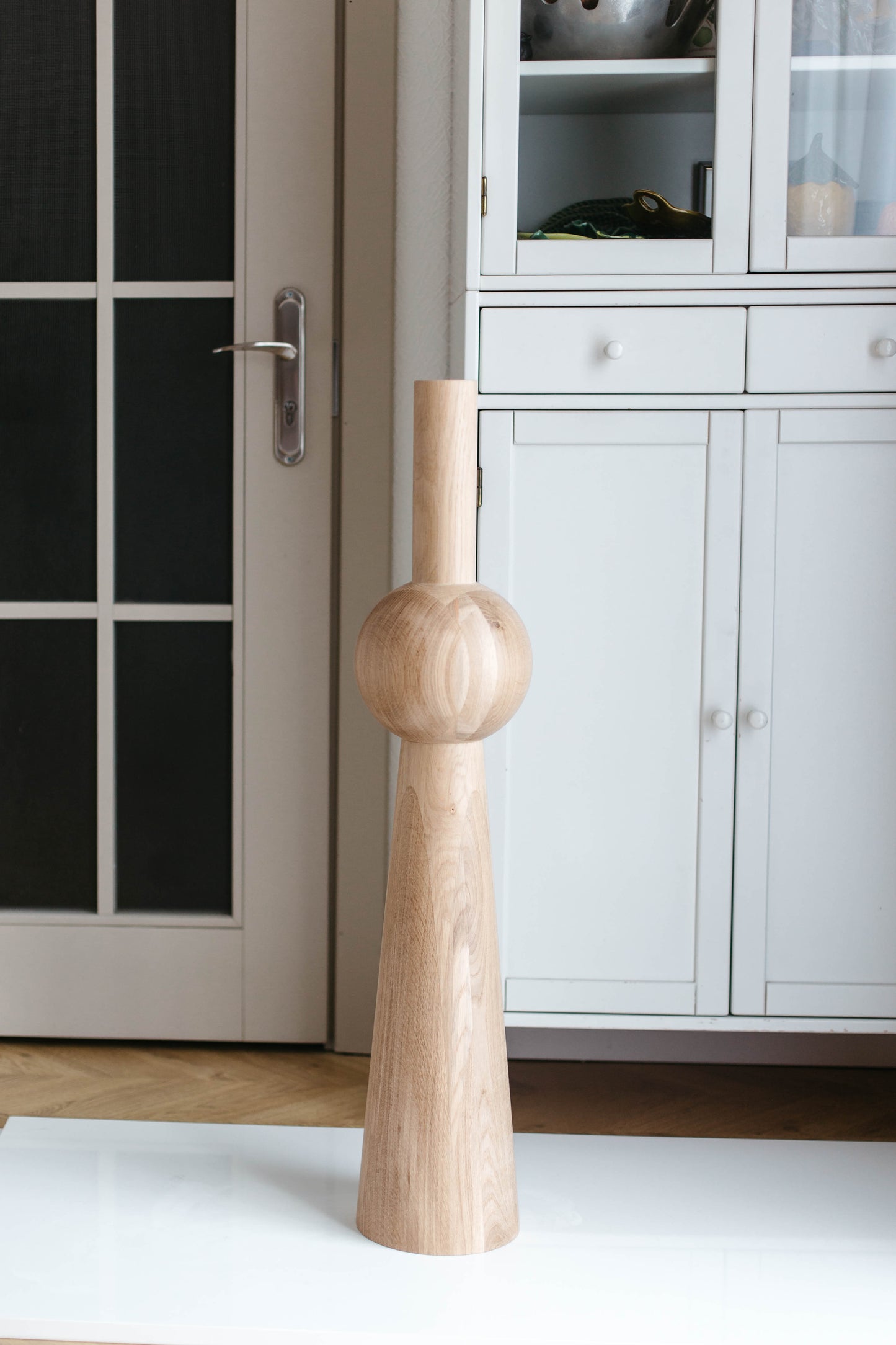 Tapered Wooden Furniture Leg with Sphere Detail – Lathe-Turned Design, H900 mm