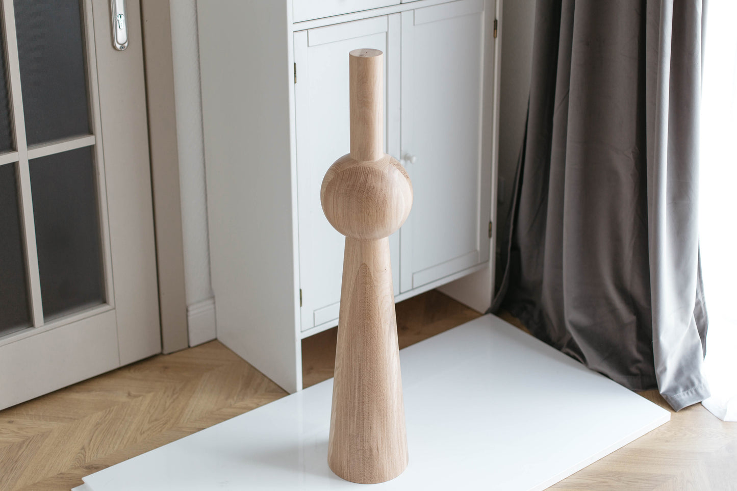 Tapered Wooden Furniture Leg with Sphere Detail – Lathe-Turned Design, H900 mm