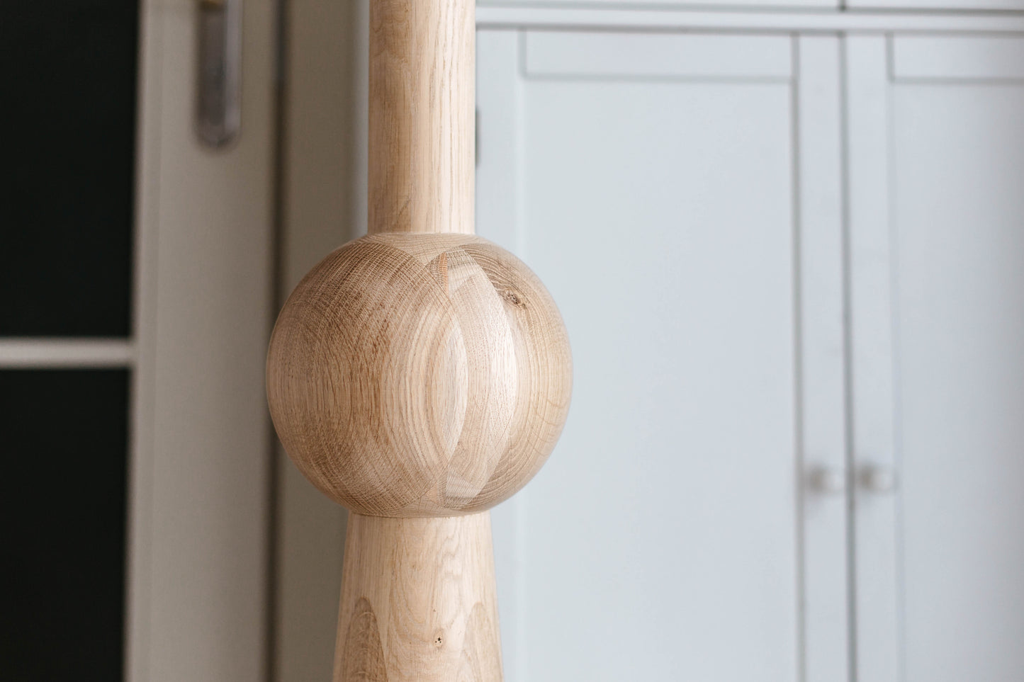 Tapered Wooden Furniture Leg with Sphere Detail – Lathe-Turned Design, H900 mm