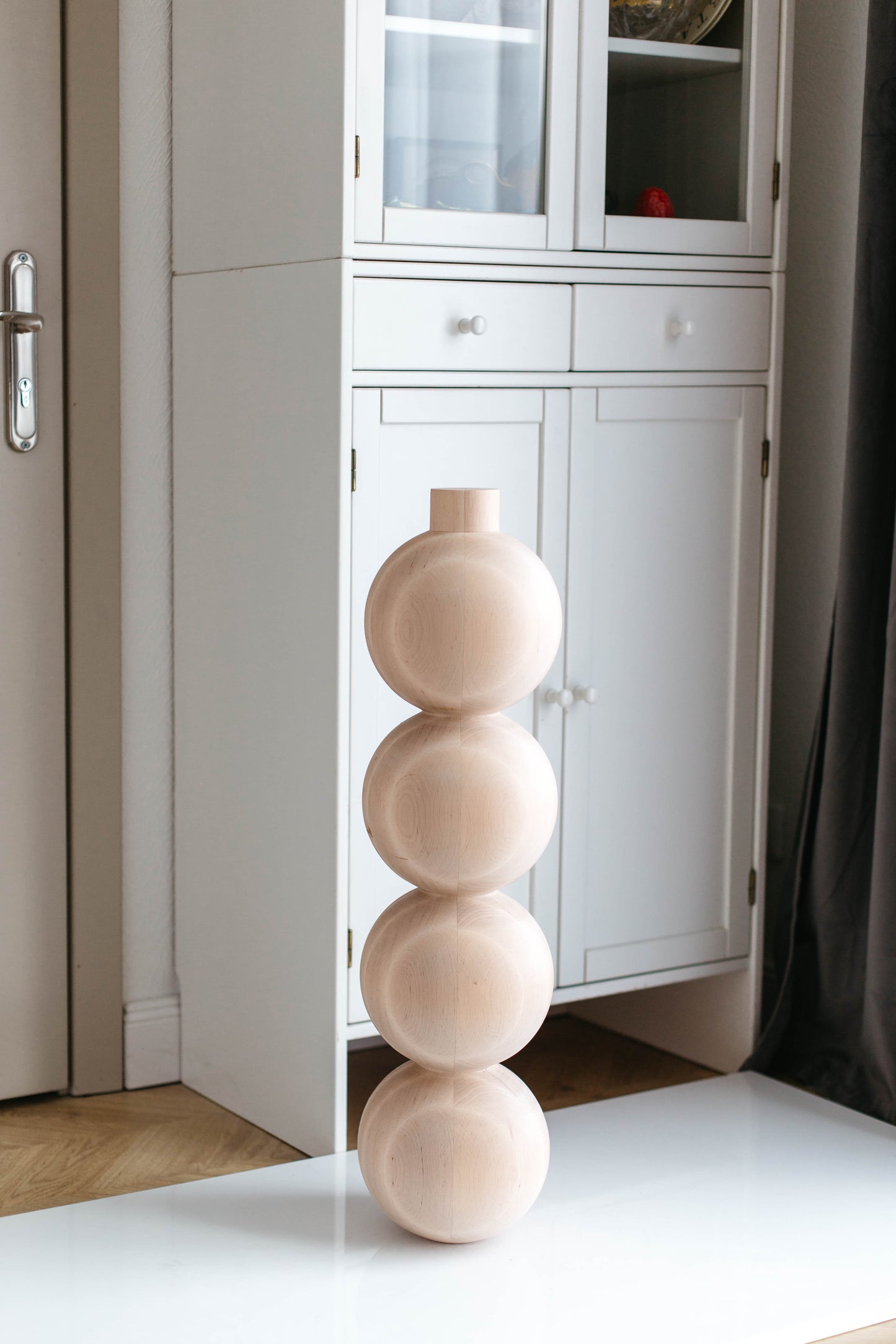 Wooden Furniture Leg with Four Sphere Details – Lathe-Turned Design, H770 mm