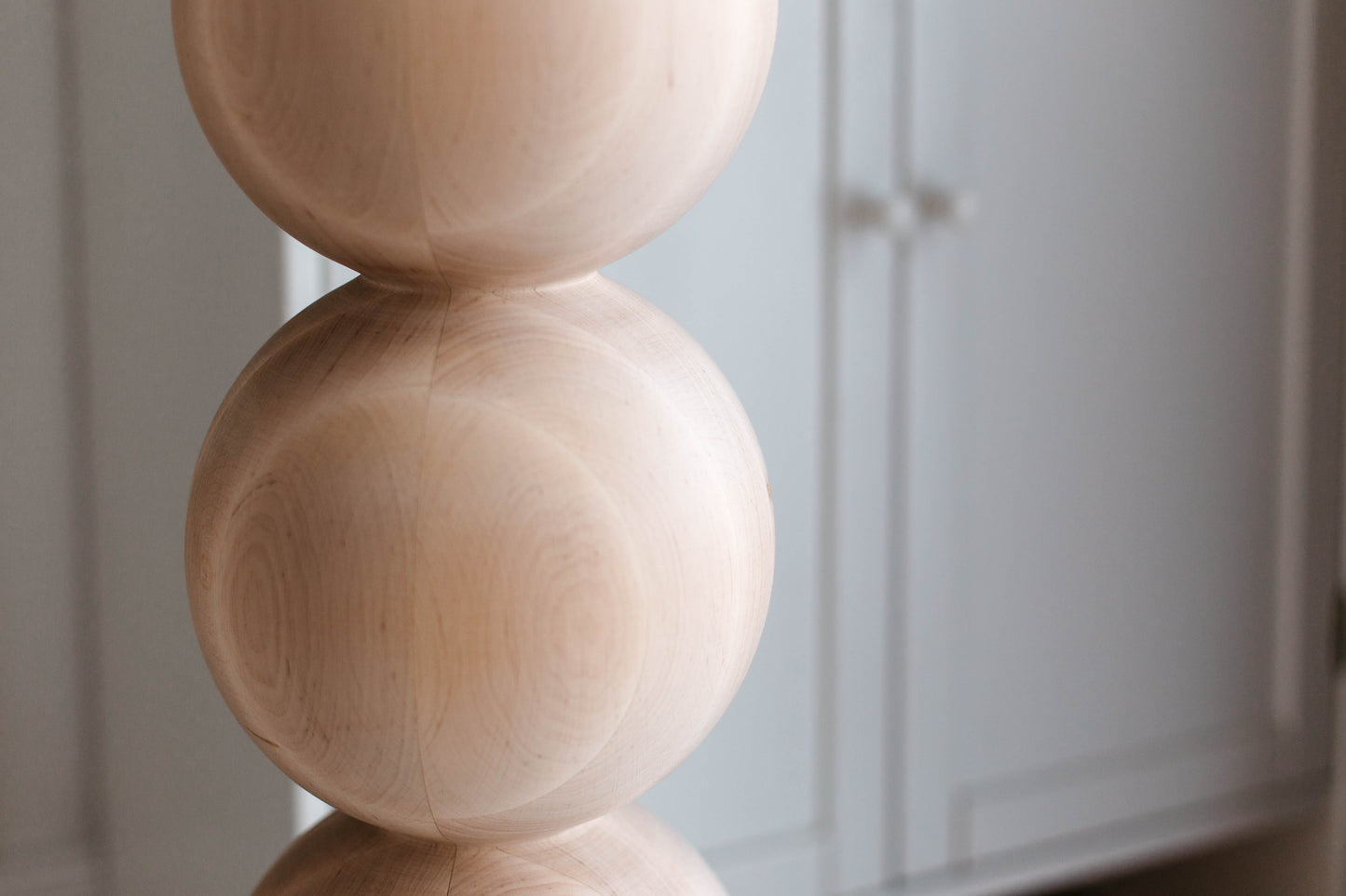 Wooden Furniture Leg with Four Sphere Details – Lathe-Turned Design, H770 mm
