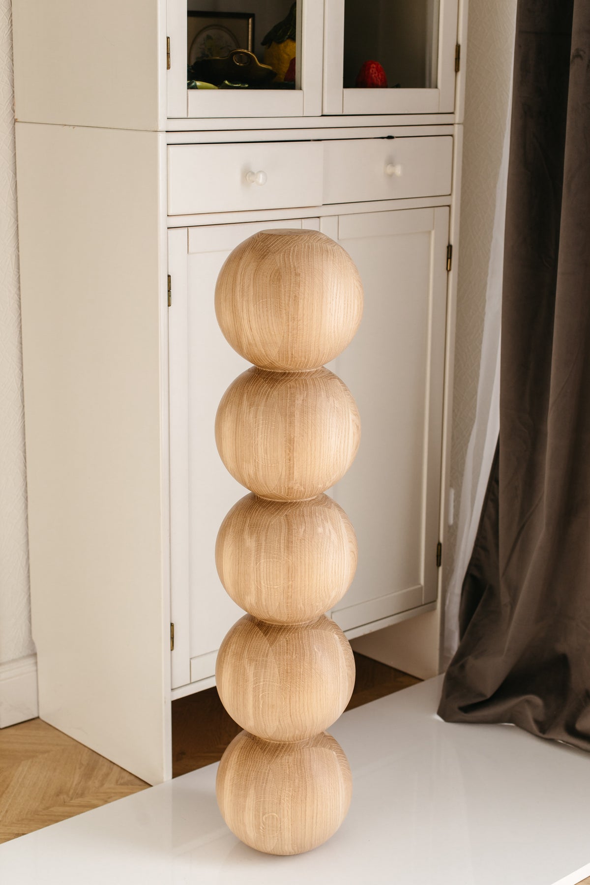 Wooden Furniture Leg with Five Sphere Details – Lathe-Turned Design, H890 mm