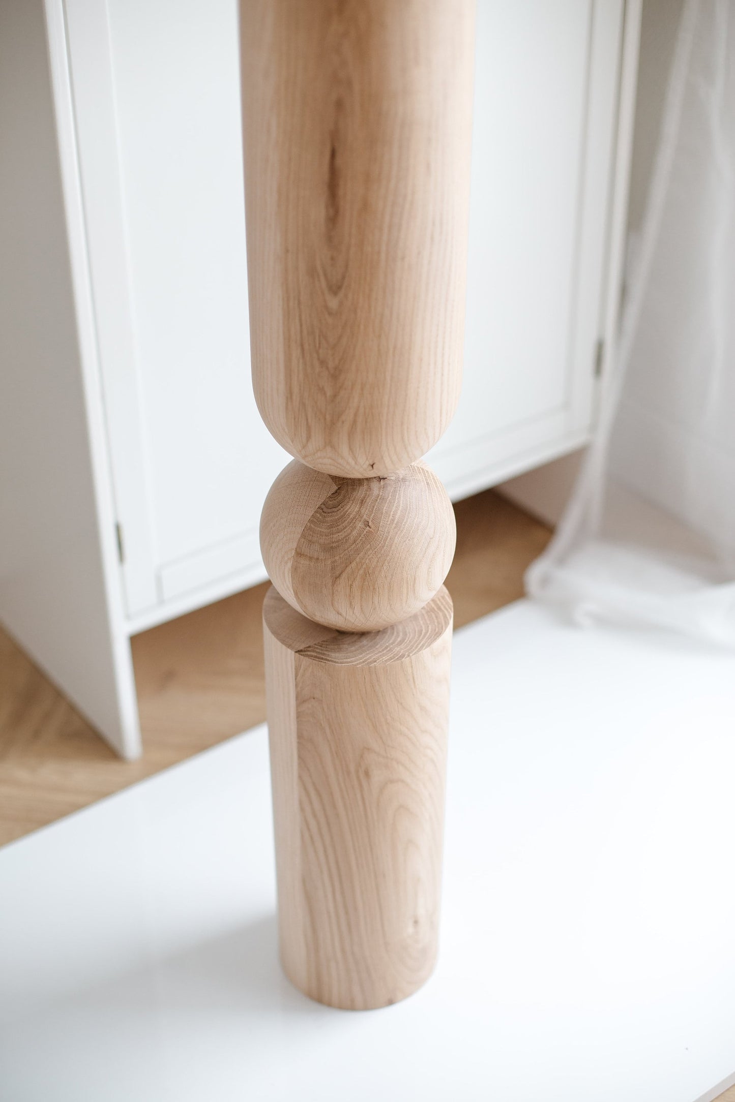 Wooden Table & Bar Leg with Center Sphere Detail – Lathe-Turned Design, H900 mm