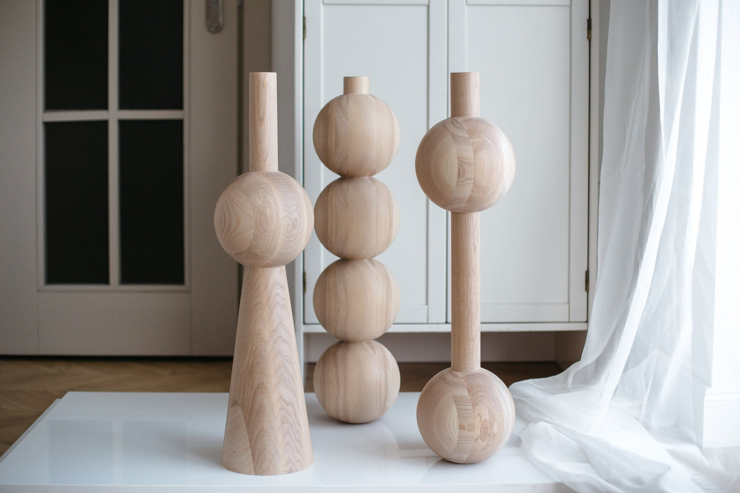 Wooden Furniture Leg with Double Sphere Detail – Lathe-Turned Design, H670 mm