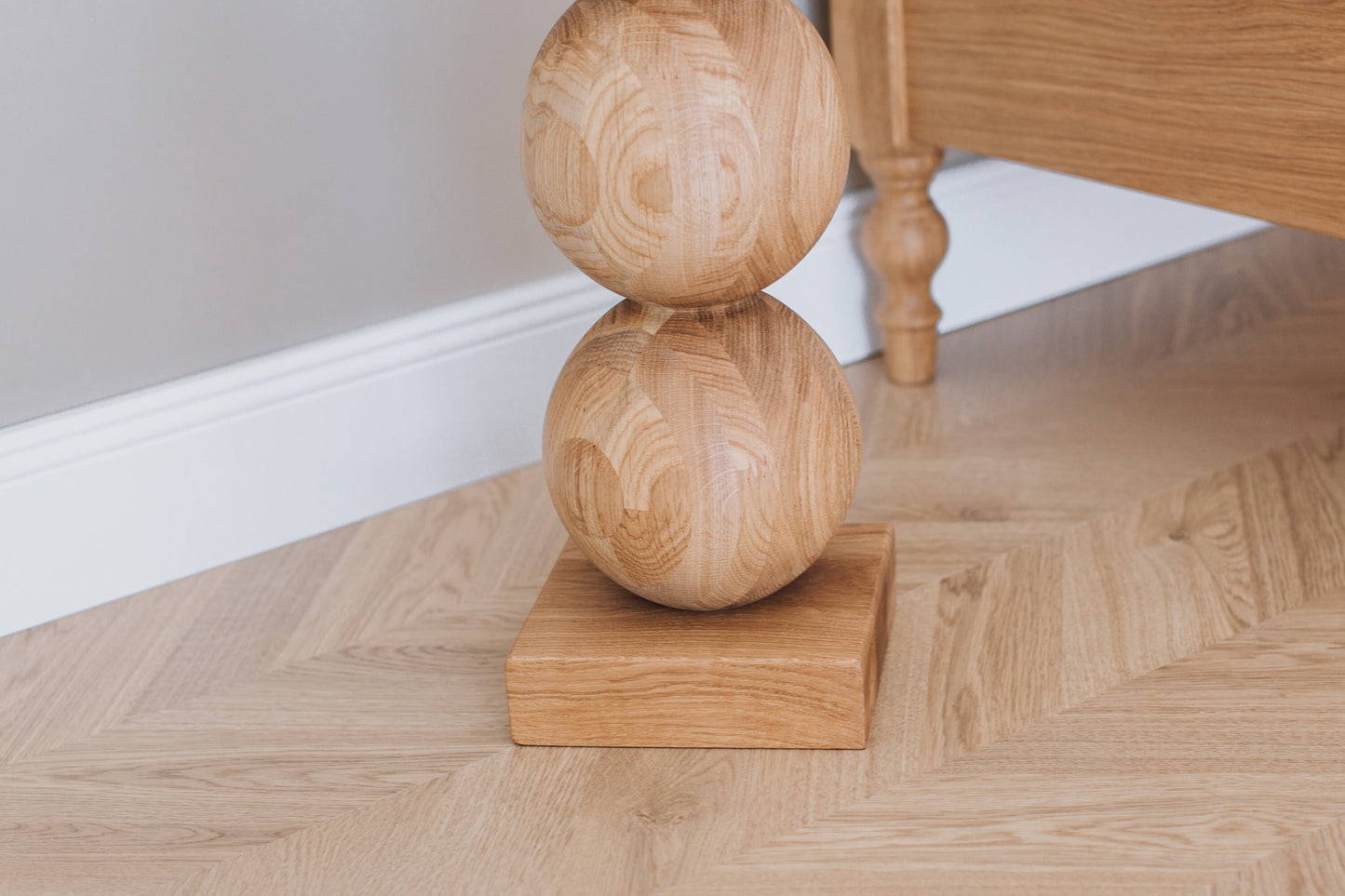Elegant Wooden Bedside Table with Central Sphere Accent – Handmade Design, H495 mm