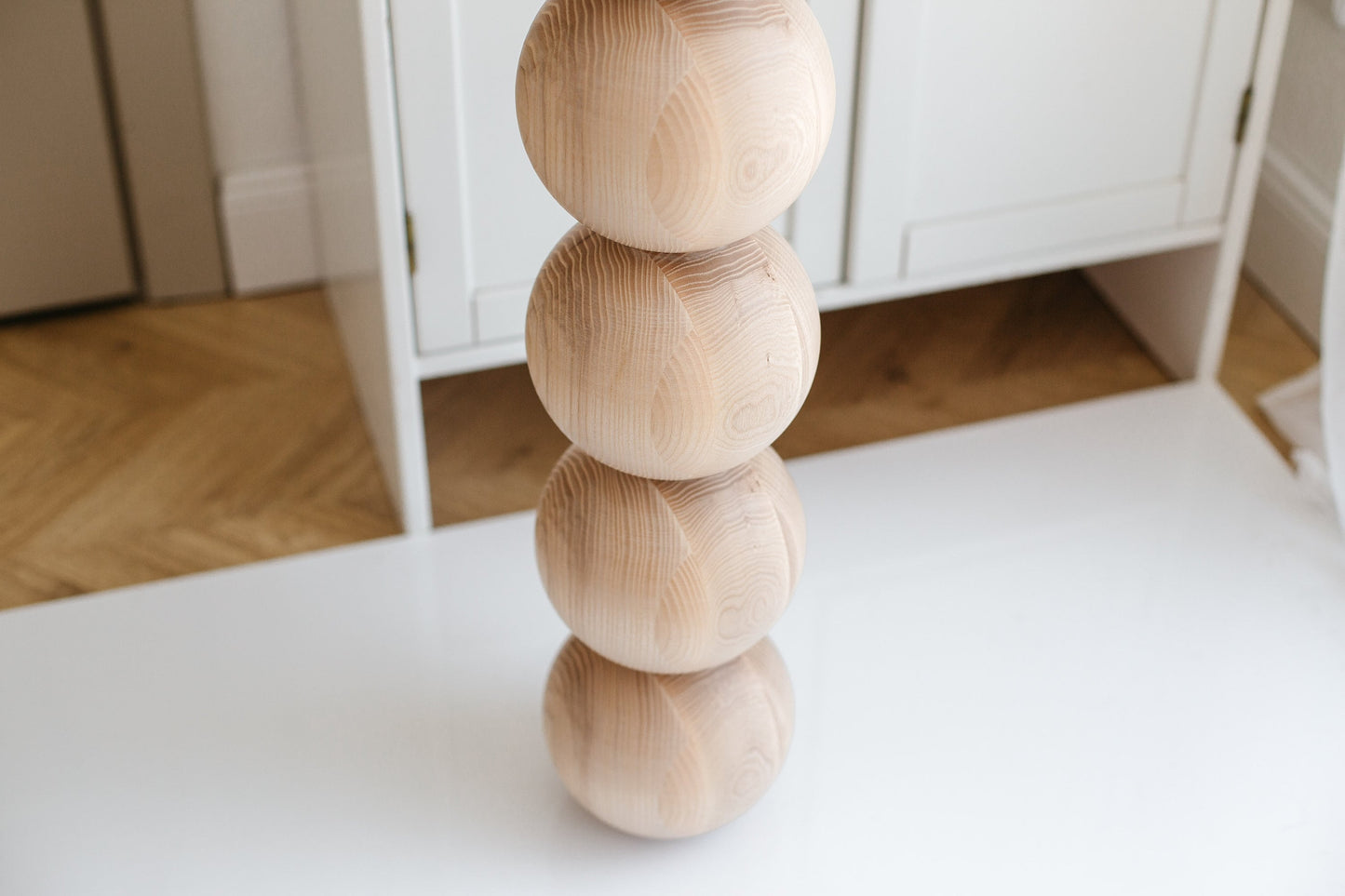 Wooden Furniture Leg with Five Sphere Details – Lathe-Turned Design, H730 mm