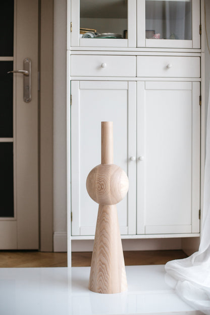 Tapered Wooden Furniture Leg with Sphere Detail – Lathe-Turned Design, H670 mm